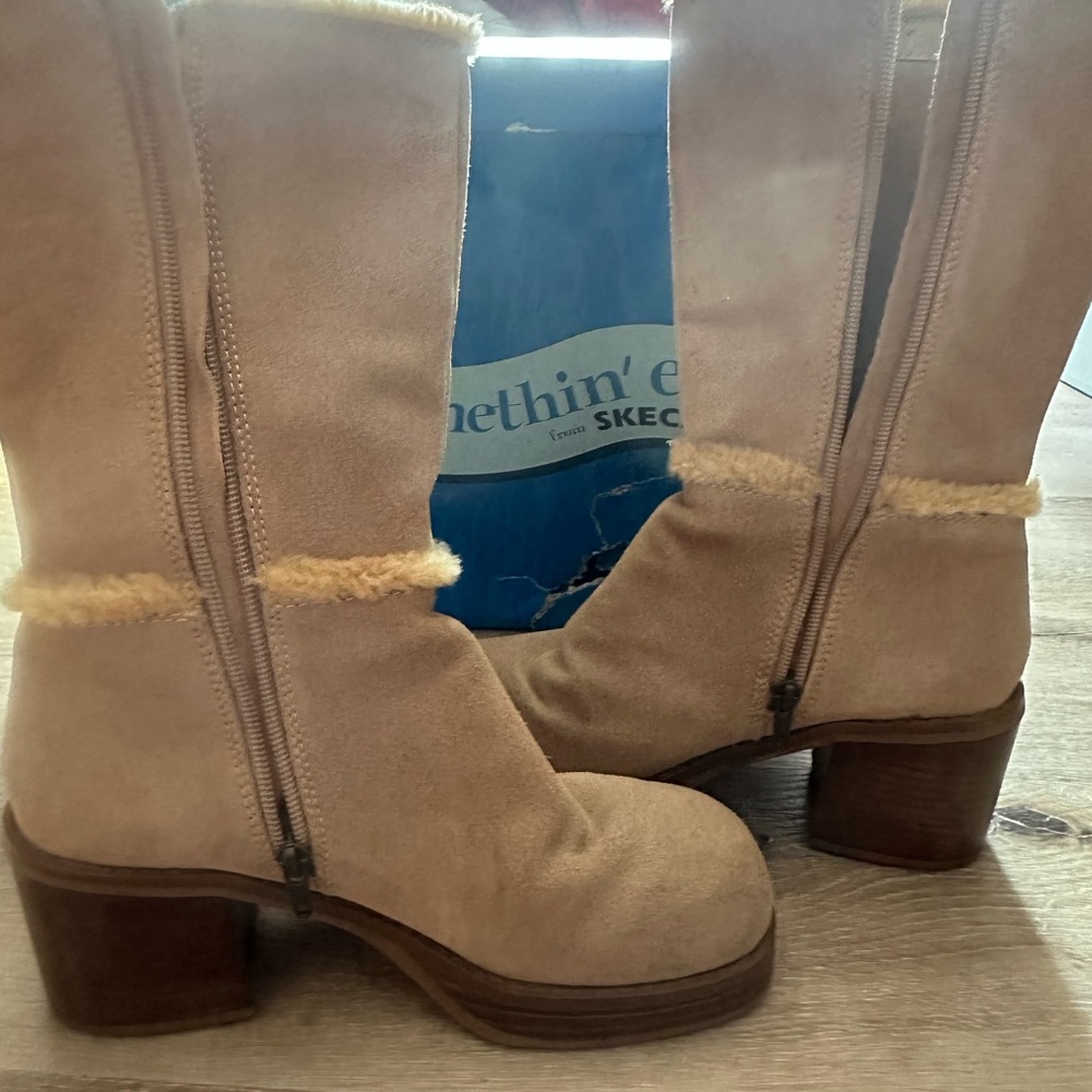 Vintage Skechers square toe suede platform Boots 8.5
